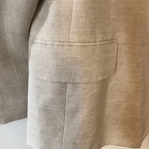 Casual Corner Light Beige Linen Blazer with shoulder pads - Picture 3 of 6